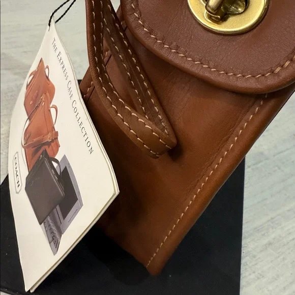 Vintage Coach Tan Leather Pouch/cell phone case with Gold Turnlock-NWT - Picture 3 of 12
